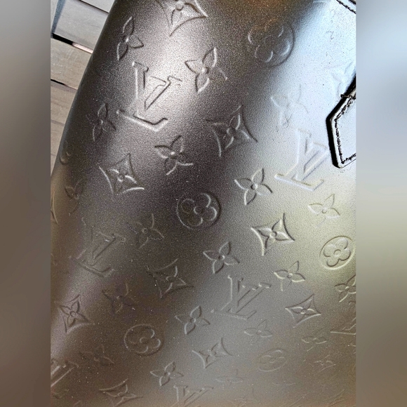 Authentic LOUIS VUITTON Monogram Vernis Wilshire GM Tote - Picture 9 of 10